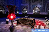 عکس: حضور مردم عزادار برای زیارت مزار مطهر رهبر شهید انقلاب در رواق دارالذکر