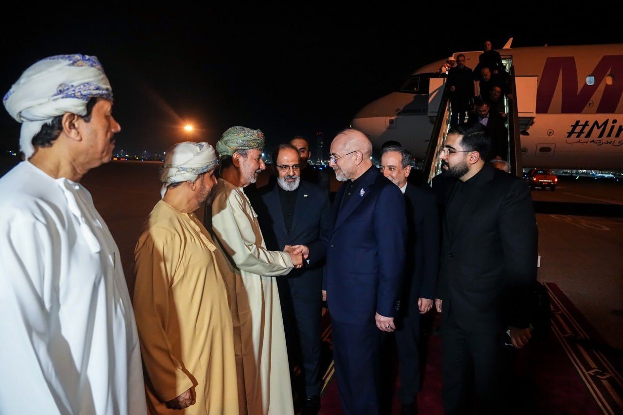 استقبال از قالیباف در بدو ورود به عمان