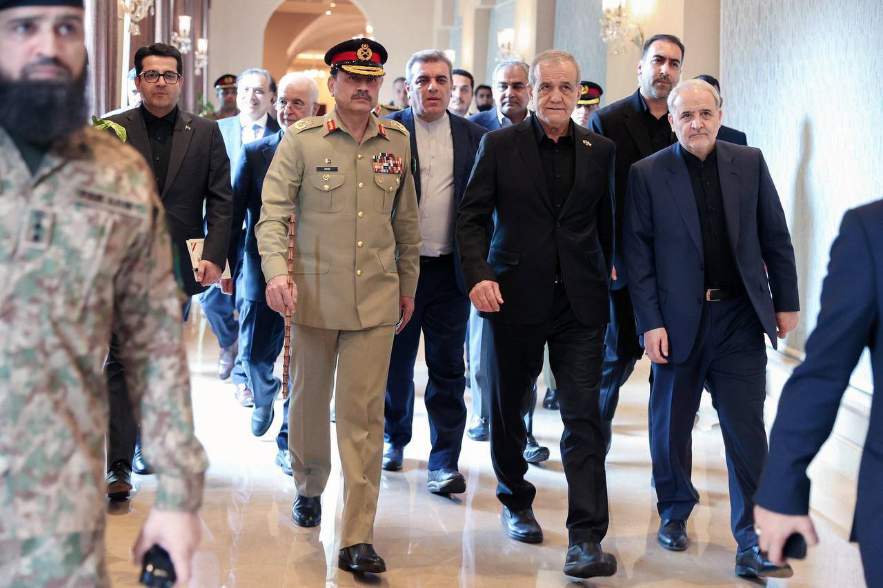 دیدار فرمانده ارتش پاکستان با دکتر پزشکیان