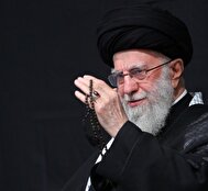 عکس: قاب ماندگار از رهبر شهید در مراسم ماه محرم