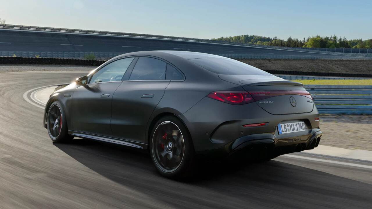  مرسدس بنز با CLA ۴۵ AMG برقی، تعریف خودرو‌های اسپرت را از نو نوشت؛ ۶۷۱ اسب بخار قدرت با صدای موتور چهار سیلندر!