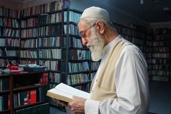 علاقهمندهای رهبر شهید در دنیای کتاب/بستهای که در تاکسی جا ماند علاقهمندهای رهبر شهید در دنیای کتاب/بستهای که در تاکسی جا ماند