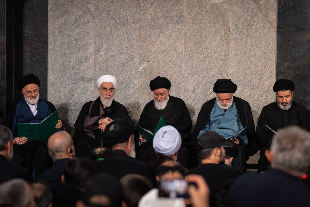 عکس: آیت الله علم الهدی در کنار فرزندان رهبر شهید
