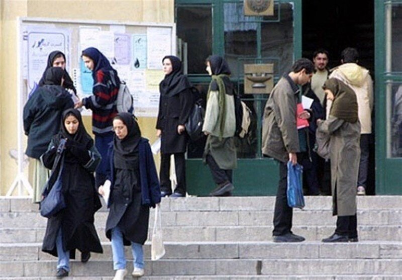 حکم اخراج برای ۲ دانشجوی آتشزننده پرچم