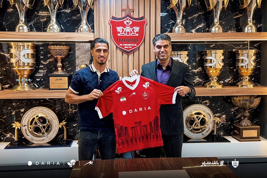 مهاجم پرسپولیس قراردادش را تمدید کرد