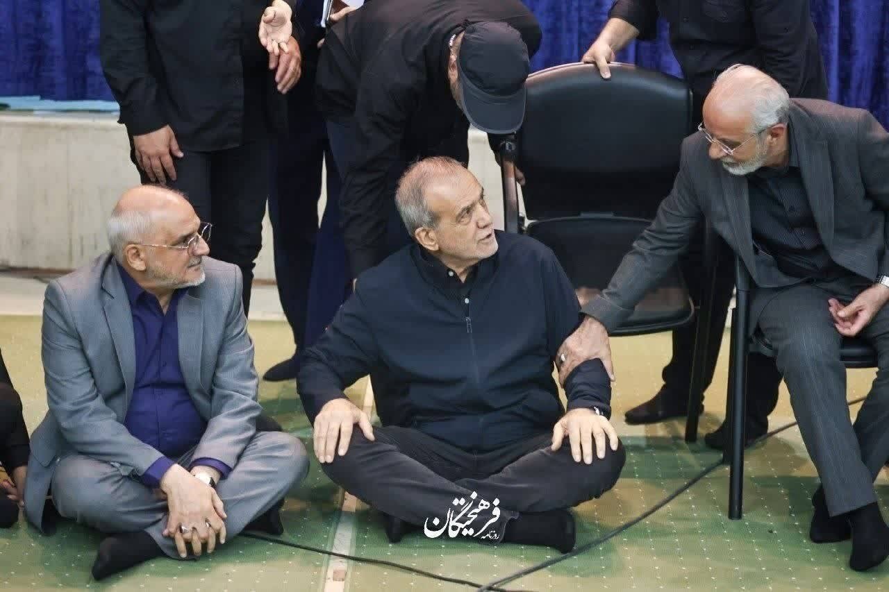 تصاویر جالب پزشکیان در مراسم بزرگداشت رهبر شهید