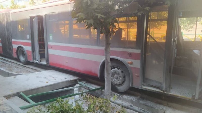 سانحه برای یک اتوبوس شهری در خیابان ولیعصر