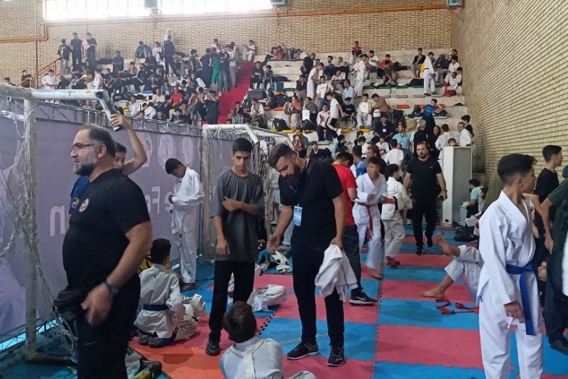 بی نظمی فدراسیون کاراته در برگزاری لیگ کاراته&zwnj;وان؛ آزمون بقا با قطعی برق، ازدحام و گرما