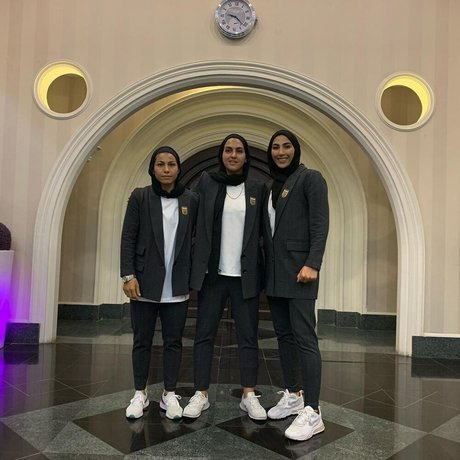 تیپ رسمی دختران فوتبال ایران با کت و شلوار
