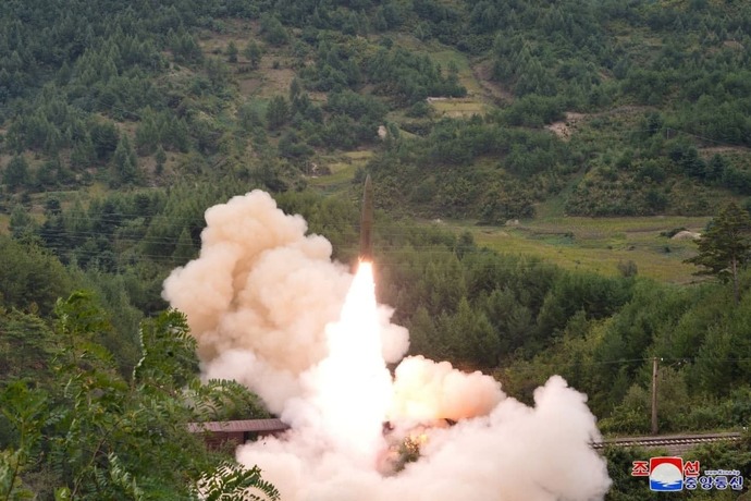 کره‌شمالی از روی قطار موشک شلیک کرد