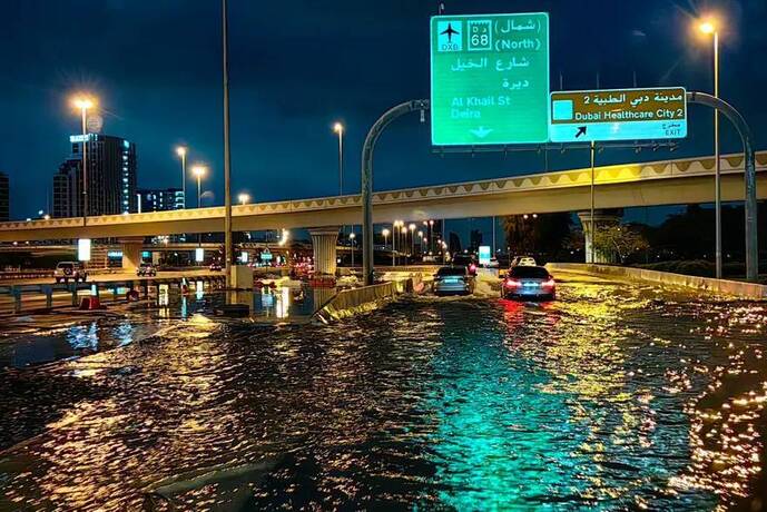 دبی، امارات متحده عربی ـ  آبگرفتگی در پی بارش شدید باران