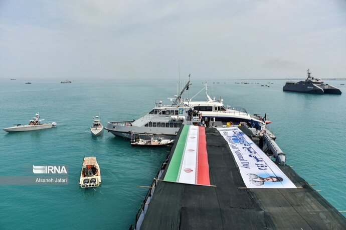 رژه شناورهای نظامی ایران در سواحل خلیج فارس