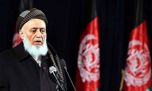2001، وزارت کشور افغانستان، ربانی پس از ادای سوگند توسط کرزای به او تبریک می گوید