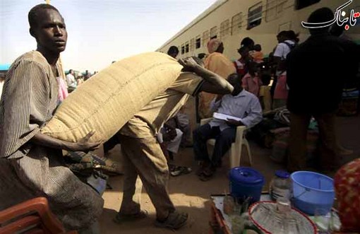 اهالی سودان جنوبی به کشور خود باز می گردند. خانواده هایی که از اهالی کشور تازه تاسیس سودان جنوبی هستند در ایستگاه قطار خارطوم در حال جابجایی وسایل خود هستند تا به کشور خود بازگردند.