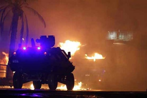 17 فوریه 2012: اتش زدن یک ماشین پلیس ضد شورش غرب منامه
REUTERS/Hamad I Mohammed
