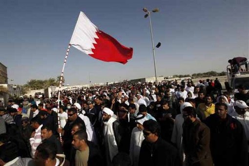 18 مارس 2012: تشییع پیکر جاسم جعفر رازی یکی از معترضان بحرینی که در جریان اعتراض های ماه گذشته در این کشور به کشته شد.
REUTERS/Hamad I Mohammed

