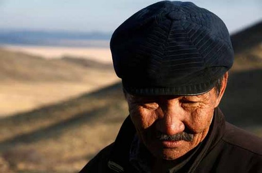 مرد چوپان روی تپه&zwnj;های غرب اولان باتور
David Gray / Reuters
