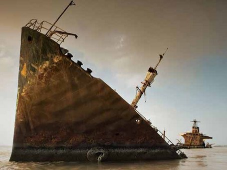 تانکر نفت غرق شده، خلیج فارس
Thomas P. Peschak
