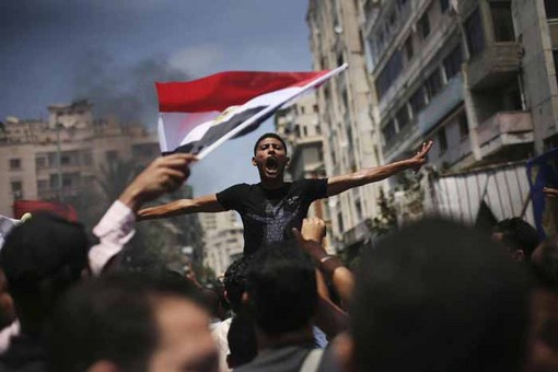 دادگاه عالی قانون اساسی مصر در هفته گذشته، پارلمان این کشور را منحل کرد که باعث ایجاد موج اعتراض در میان مردم این کشور شد.
AP Photo/Manu Brabo
