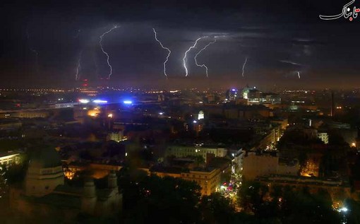 رعد و برق و باران رگباری تابستانی در لهستان
Alex Grimm/Getty Images