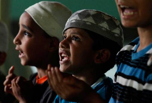 جلسه قرائت قرآن خردسالان در ایام ماه مبارک رمضان در سرینگر کشمیر
Mukhtar Khan/Associated Press
