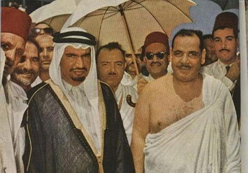 رئیس هیئت حجاج مصرى در کنار حاکم جده شاهزاده &laquo;عبد الرحمن السدیری&raquo; 