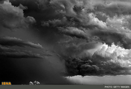 توفان در میان درختان
- رخ&zwnj;نمون درختان در منطقه&zwnj;ای از تگزاس یک حس مقیاس را به تصویر &laquo;درختان-ابرها&raquo; بخشیده است.
