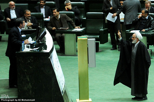 روز عجیب و پر حاشیه مجلس، جلسه استیضاح وزیر کار که به جلسه دیگری بدل شد.
15 بهمن 1391