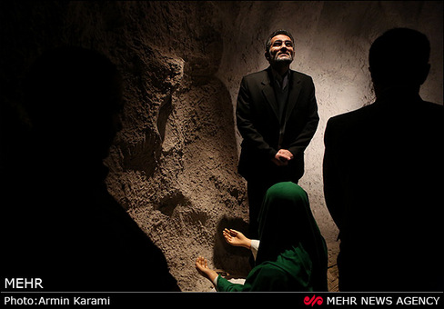 غرفه سیاه چال امام موسی کاظم (ع) صبح روز پنجشنبه با حضور سید محمد حسینی وزیر فرهنگ و ارشاد اسلامی در مجموعه موزه عبرت افتتاح شد.
19 بهمن 1391