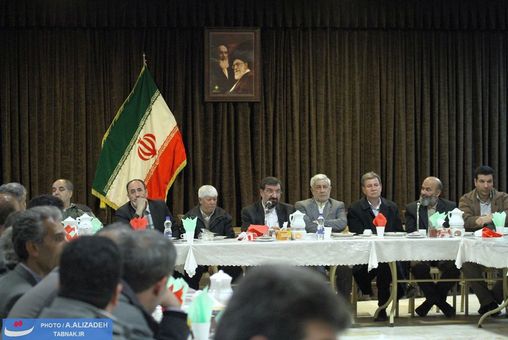 نشست صمیمی با جمعی از ایثارگران آذربایجان شرقی