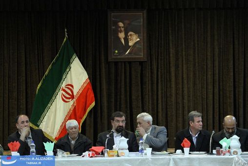 نشست صمیمی با جمعی از ایثارگران آذربایجان شرقی