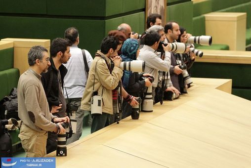 عکاسان دوباره مجال پیدا کردند، از صحن علنی مجلس گزارش تصویری تهیه کنند