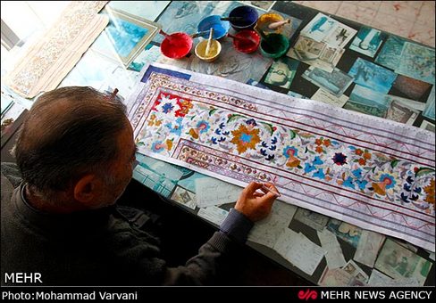 نقشه کشی قالی به شیوه سنتی با بی توجهی مسئولان دچار انزوا شده است.