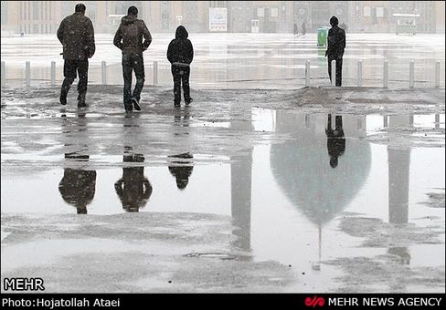 بارش برف صبحگاهی استان قم را سفید پوش کرد؛ پنجشنبه ۱۷-۱۲-۹۱