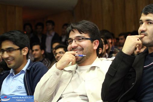 حضور پر شور دانشجویان دانشگاه باهنر کرمان در جلسه پرسش و پاسخ محسن رضایی