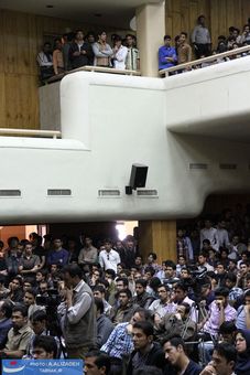 حضور پر شور دانشجویان دانشگاه باهنر کرمان در جلسه پرسش و پاسخ محسن رضایی