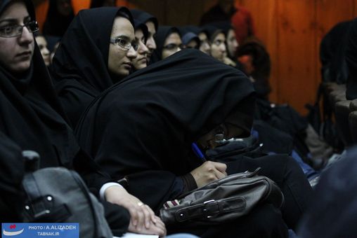 حضور پر شور دانشجویان دانشگاه باهنر کرمان در جلسه پرسش و پاسخ محسن رضایی