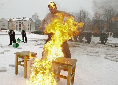 تمرینات ویژه و منحصر به فرد سربازهی ارتش بلاروس
VASILY FEDOSENKO/REUTERS
