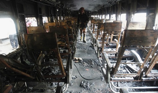 آتش سوزی در یک قطار در ایستگاه قطار کمال پور در داکا، بنگلادش
ANDREW BIRAJ/REUTERS
