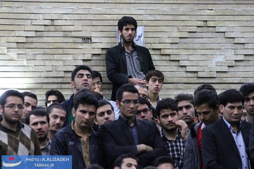 حضور پر شور دانشجویان دانشگاه شیراز در جلسه پرسش و پاسخ با دکتر محسن رضایی