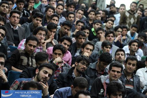 حضور پر شور دانشجویان دانشگاه شیراز در جلسه پرسش و پاسخ با دکتر محسن رضایی