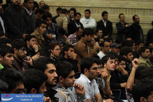 حضور پر شور دانشجویان دانشگاه شیراز در جلسه پرسش و پاسخ با دکتر محسن رضایی