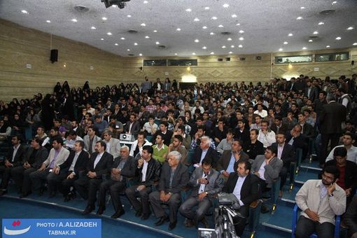 حضور پر شور دانشجویان دانشگاه شیراز در جلسه پرسش و پاسخ با دکتر محسن رضایی