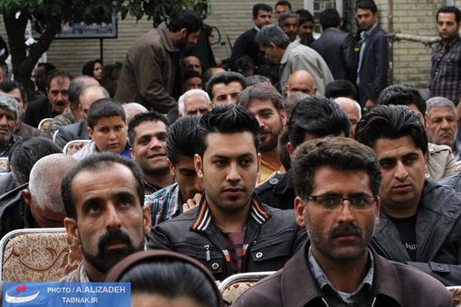 استقبال مردم شیراز از حضور محسن رضایی در همایش تبیین اهداف اقتصاد مقاومتی و تحریم&zwnj;ها