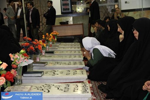 دیدار و استقبال خانواده محترم شهدا از حضور محسن رضایی در گلزار شهدای آستانه اشرفیه