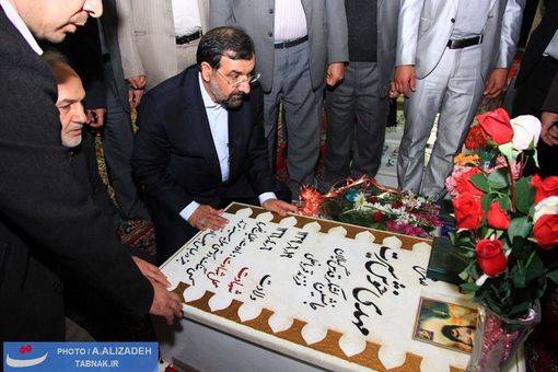 حضور محسن رضایی در گلزار شهدای آستانه اشرفیه و ادای احترام به مقام شامخ شهدای دفاع مقدس و دیدار با خانواده های محترم شهدا