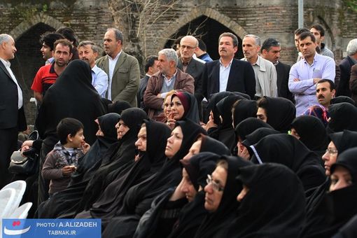 حضور پر شور مردم در مسجد چهار پادشاهان لاهیجان در جلسه سخنرانی دکتر محسن رضایی با موضوع ما و اقتصاد مقاومتی