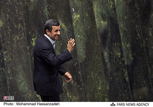 محمود احمدی نژاد در جلسه رای اعتماد به وزیر پیشنهادی بهداشت