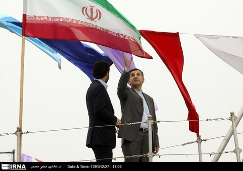 اسفندیار رحیم مشایی در حاشیه مراسم به آب انداختن ناوشکن ˈ جماران 2 ˈ، مراسمی که روز یکشنبه با حضور ˈمحمود احمدی نژادˈ رییس جمهوری در بندرانزلی انجام شد.
یکشنبه 27-12-91
