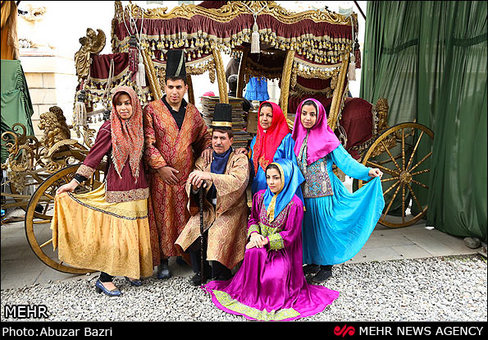 کاخ موزه رامسر شامل آثاری از یافته های باستان شناسی فرشهای زیبای ایرانی تابلوهای نفیس نقاشان بزرگ دنیا و مجسمه های سنگی و برنزی و .... است که در ایام نوروز پذیرای بازدید کنندگان بسیاری میباشد. شنبه 3 فرودین 1392
